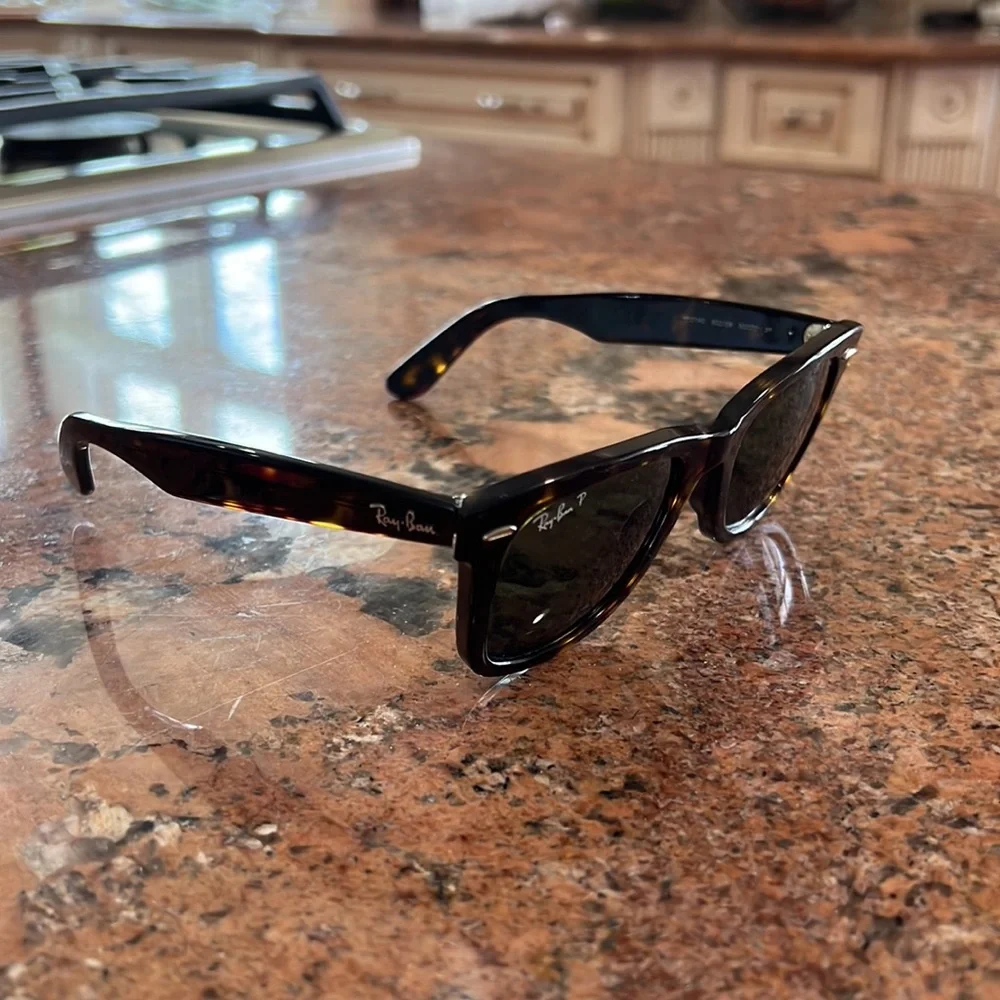 Women’s Wayfarer Ray Ban Polarized Sunglasses - Picture 2 of 9